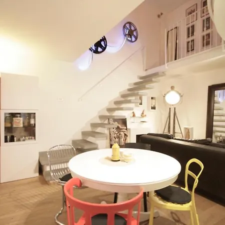 Loft Artistico Nel Centro Di Lägenhet