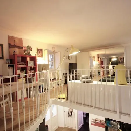 Loft Artistico Nel Centro Di Lägenhet