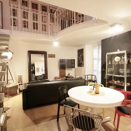 Lägenhet Loft Artistico Nel Centro Di *